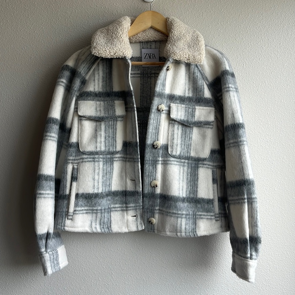 Zara Jacket. Removable collar.